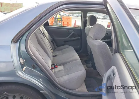 2000 Toyota Camry Le z USA, uszkodzony, nr VIN JT2BG22K0Y0383845